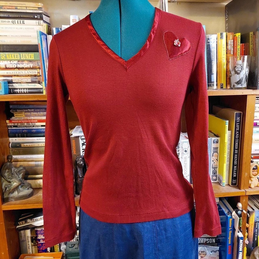City Girl Vintage Red V-Neck Long Sleeve Top Heart Detail Floral Embroidery L